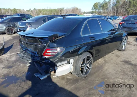 2013 Mercedes-Benz C 300 Sport 4Matic z USA, uszkodzony, nr VIN WDDGF8AB2DR251055